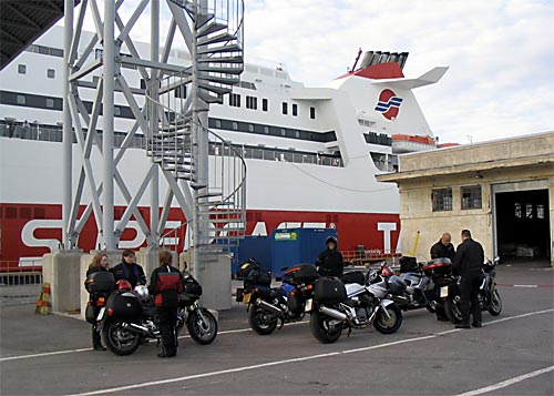 2006-Suomi-Hanko-jonossa-ollaan.jpg