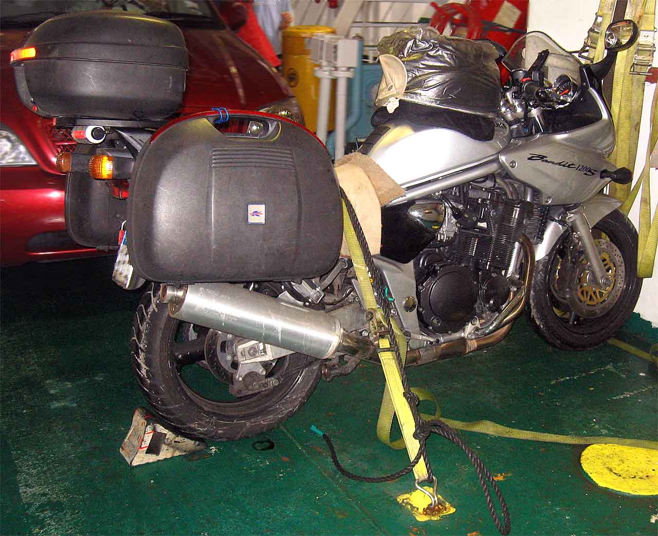 2007-Skotlanti-GillsBay-Suzukin-sidonta-kiinni.jpg