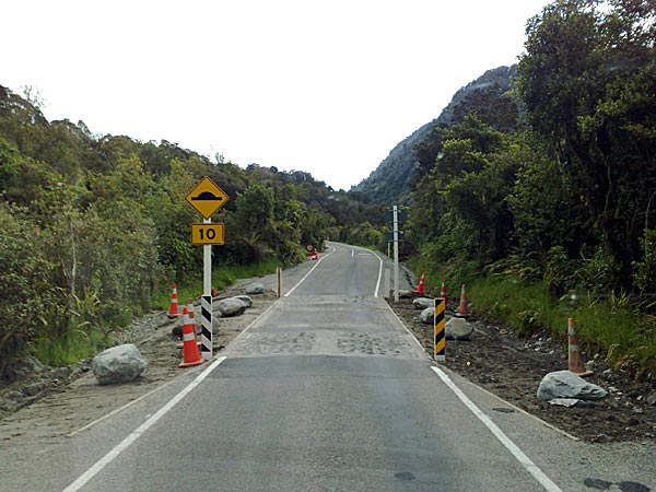 2009-NZ-Etelasaari-Fox-Glacier-ja-hidasteita-viimeisella-patkalla.jpg