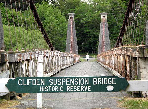 2009-NZ-Etelasaari-Glifden-Suspension-Bridge.jpg