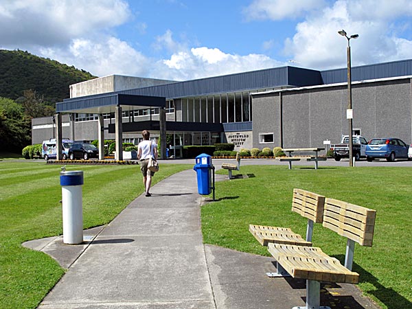 2009-NZ-Pohjoissaari-Automuseon-edustaa.jpg
