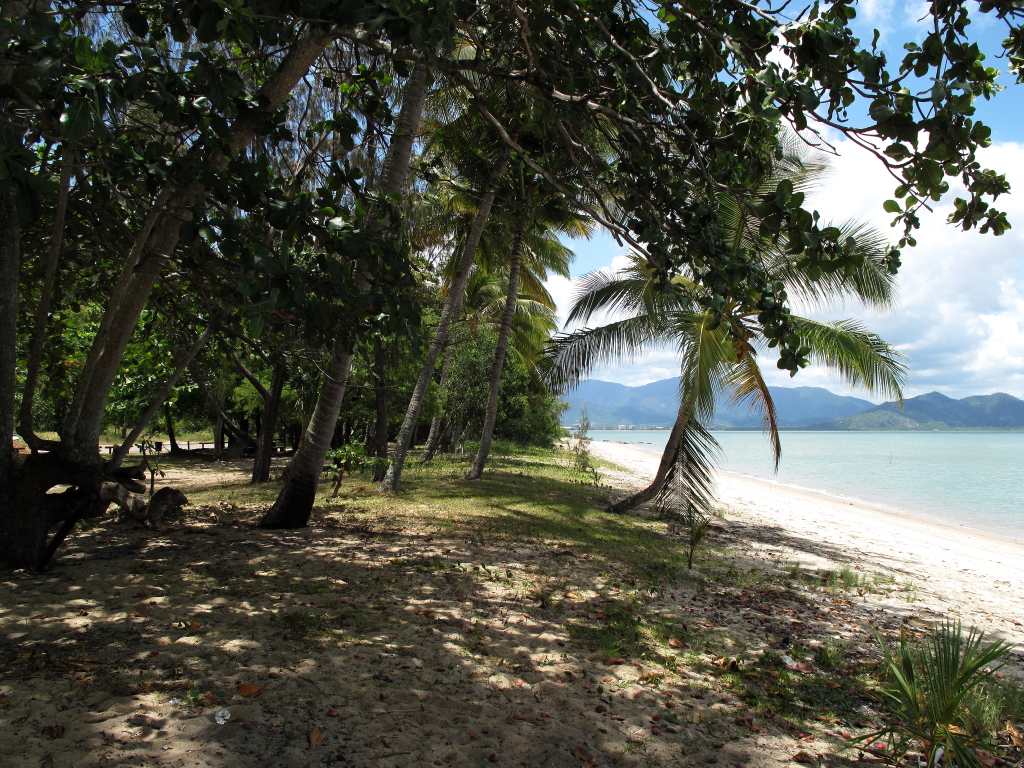 Cairns Esplanadelta eli viereisen niemen rannalta