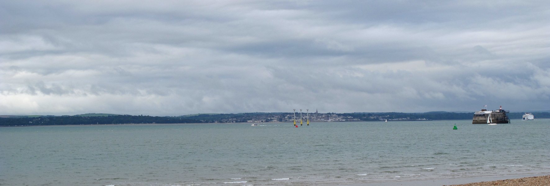 Portsmouthin edustaa, taustalla on Isle of Wight