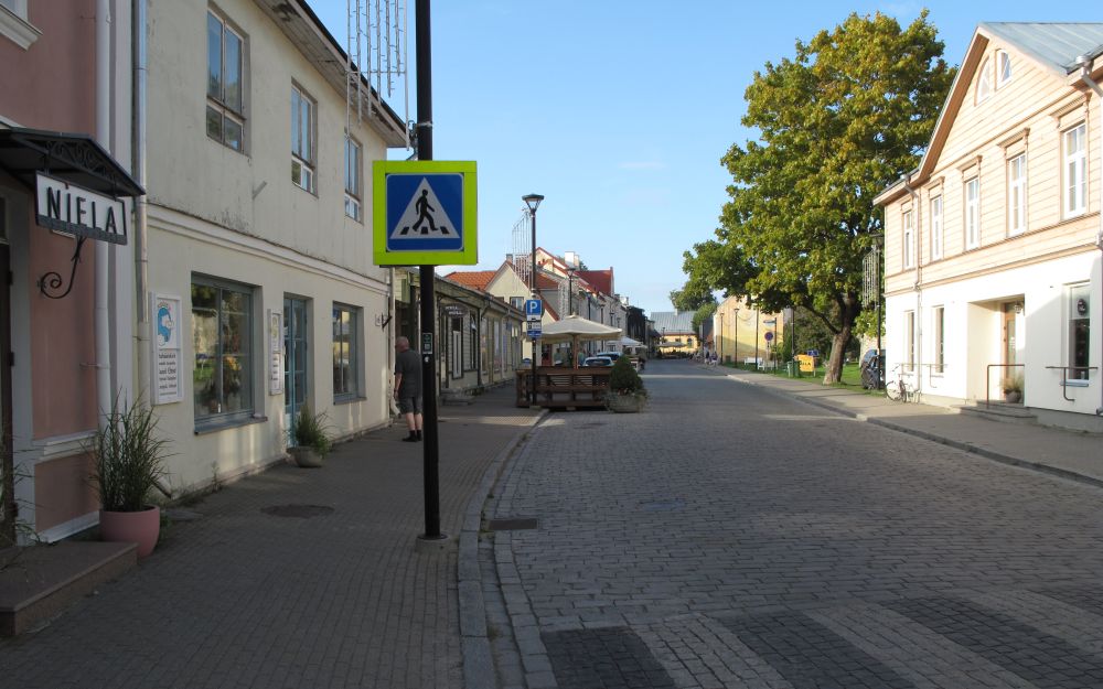 Viro23_Haapsalu-vanhaa-keskustaa.jpg