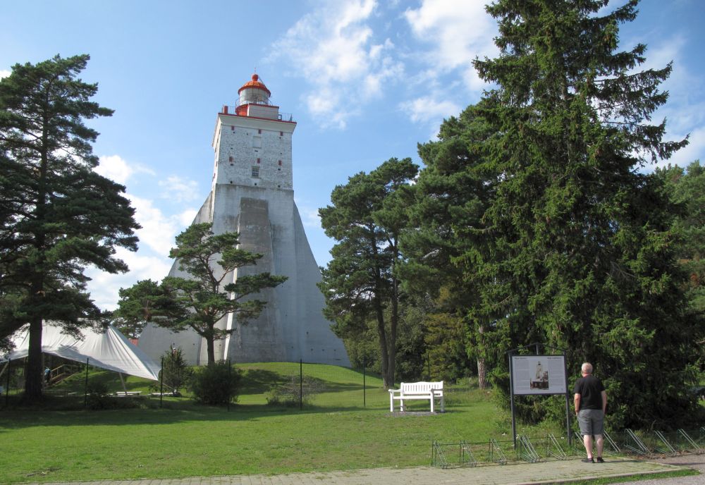Viro23_Hiiunmaa-Kopun-majakka.jpg