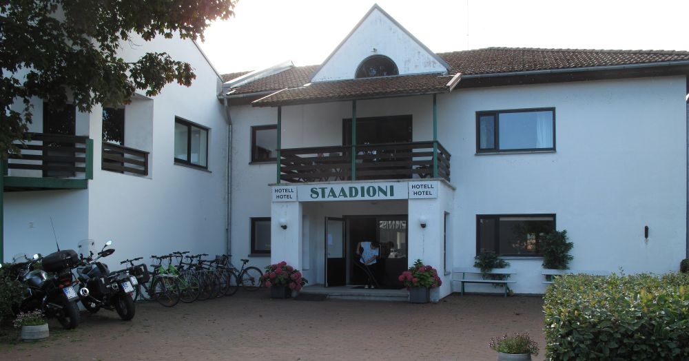 Viro23_Saarenmaa-Hotel-Staadioni.jpg