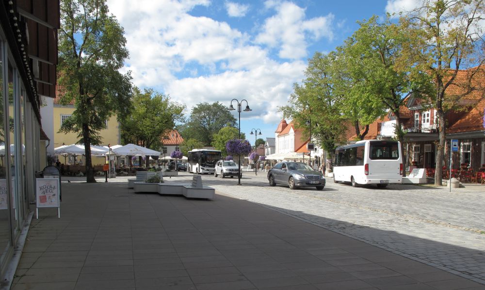 Viro23_Saarenmaa-Kuressaare-keskustaa.jpg